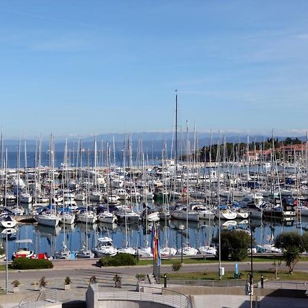 Luxury Marina View Apartment Изола Екстериор снимка