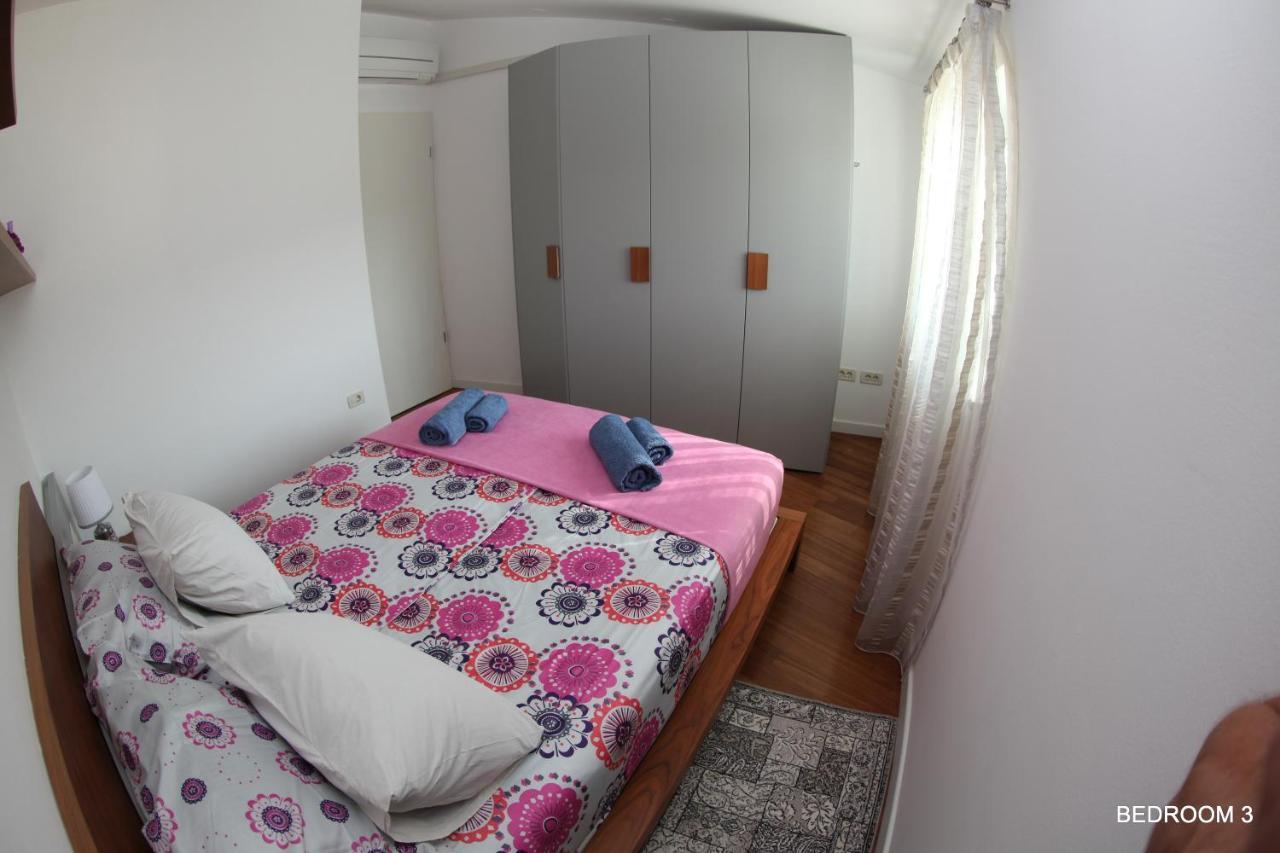 Luxury Marina View Apartment Изола Екстериор снимка