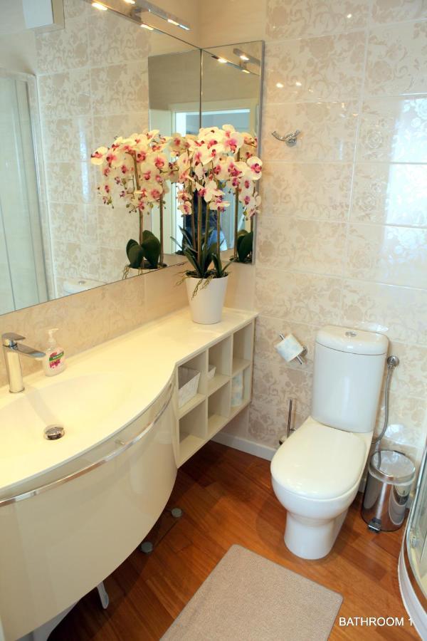 Luxury Marina View Apartment Изола Екстериор снимка